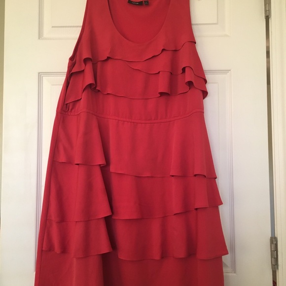 Ruffle dress - Picture 3 of 4